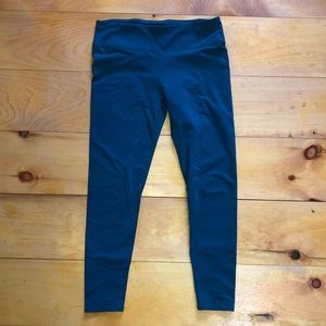 Size small FABLETICS leggings ❤️